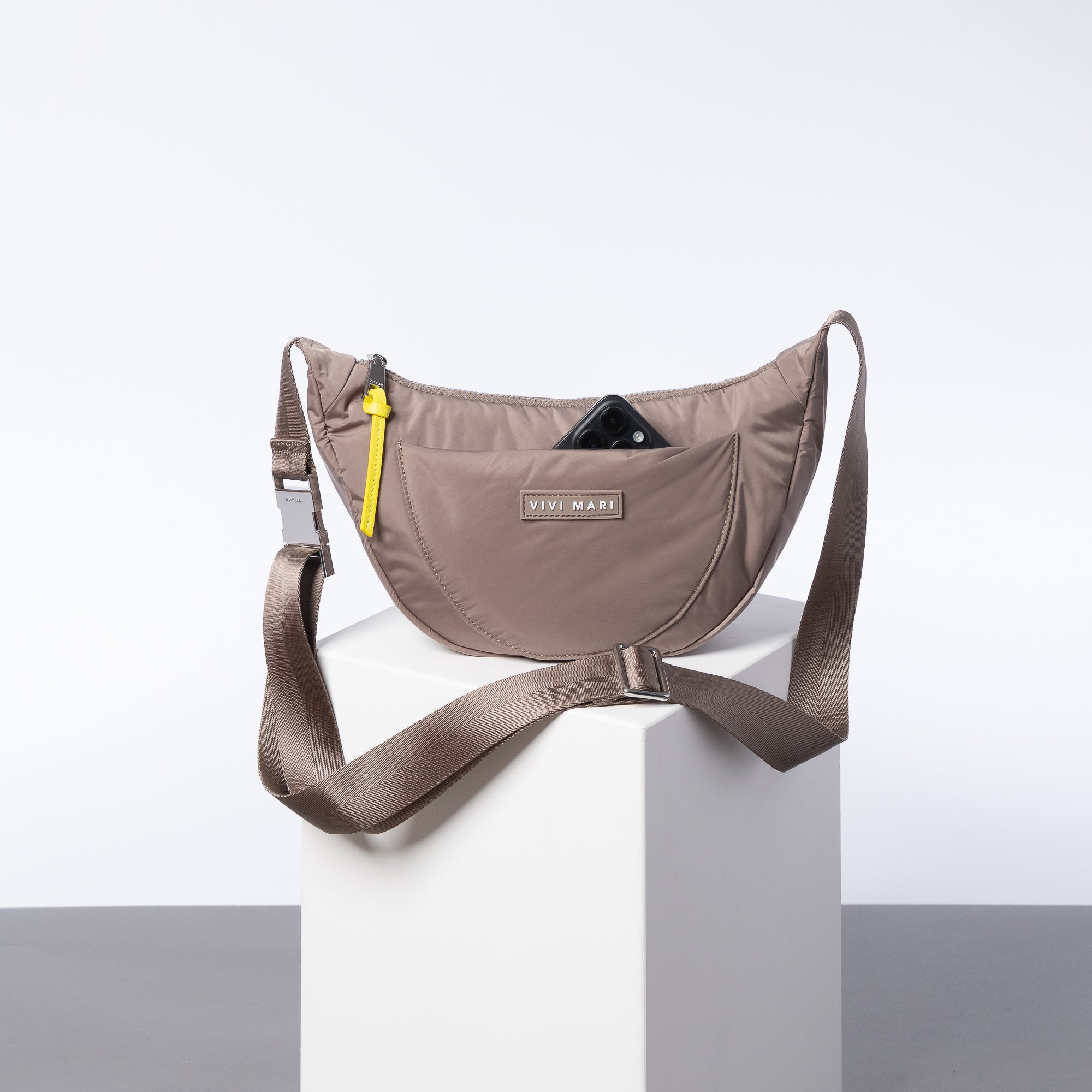 Padded Hip Bag medium - dark mushroom - VIVI MARI