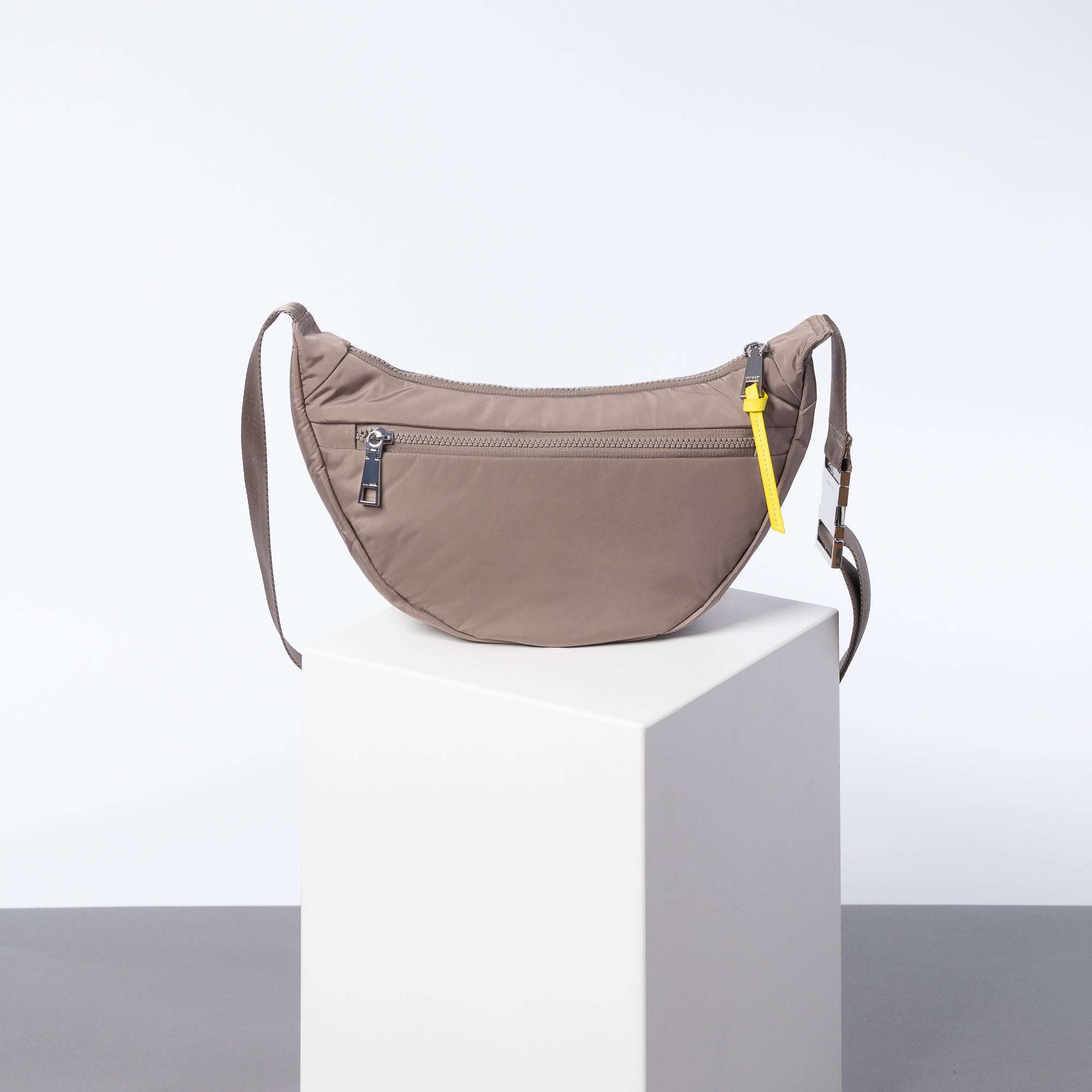 Padded Hip Bag medium - dark mushroom - VIVI MARI