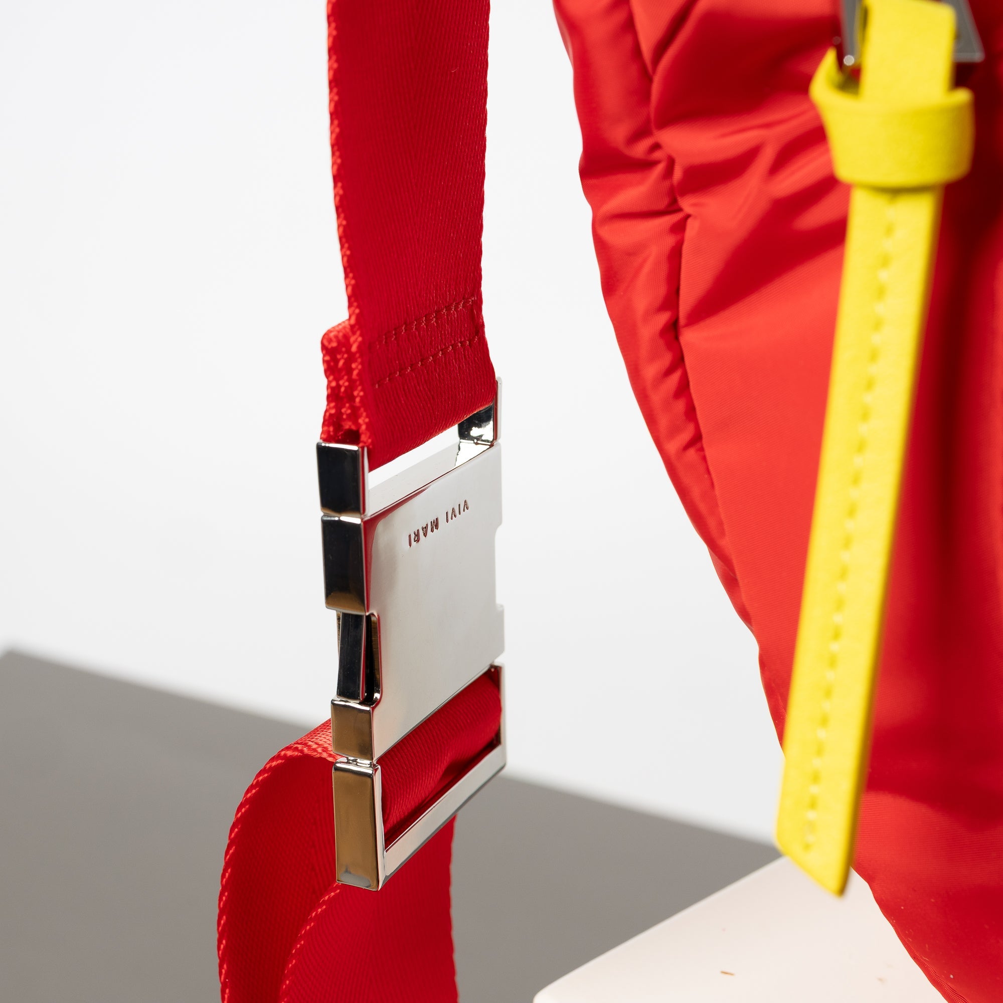 Padded Hip Bag medium - true red - VIVI MARI