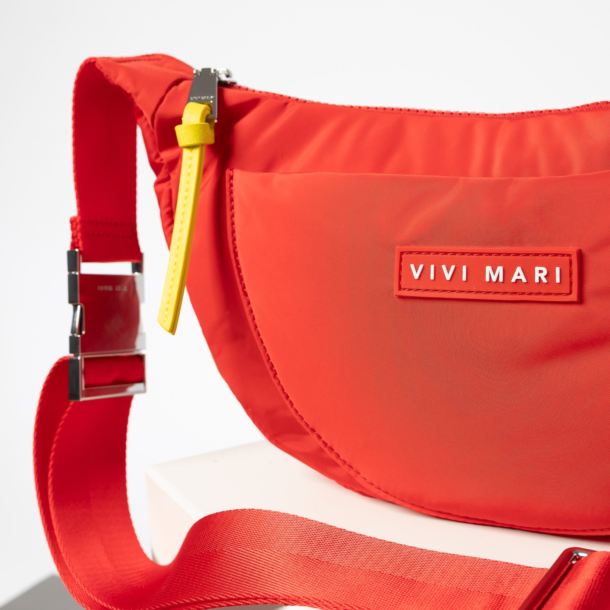 Padded Hip Bag medium - true red - VIVI MARI