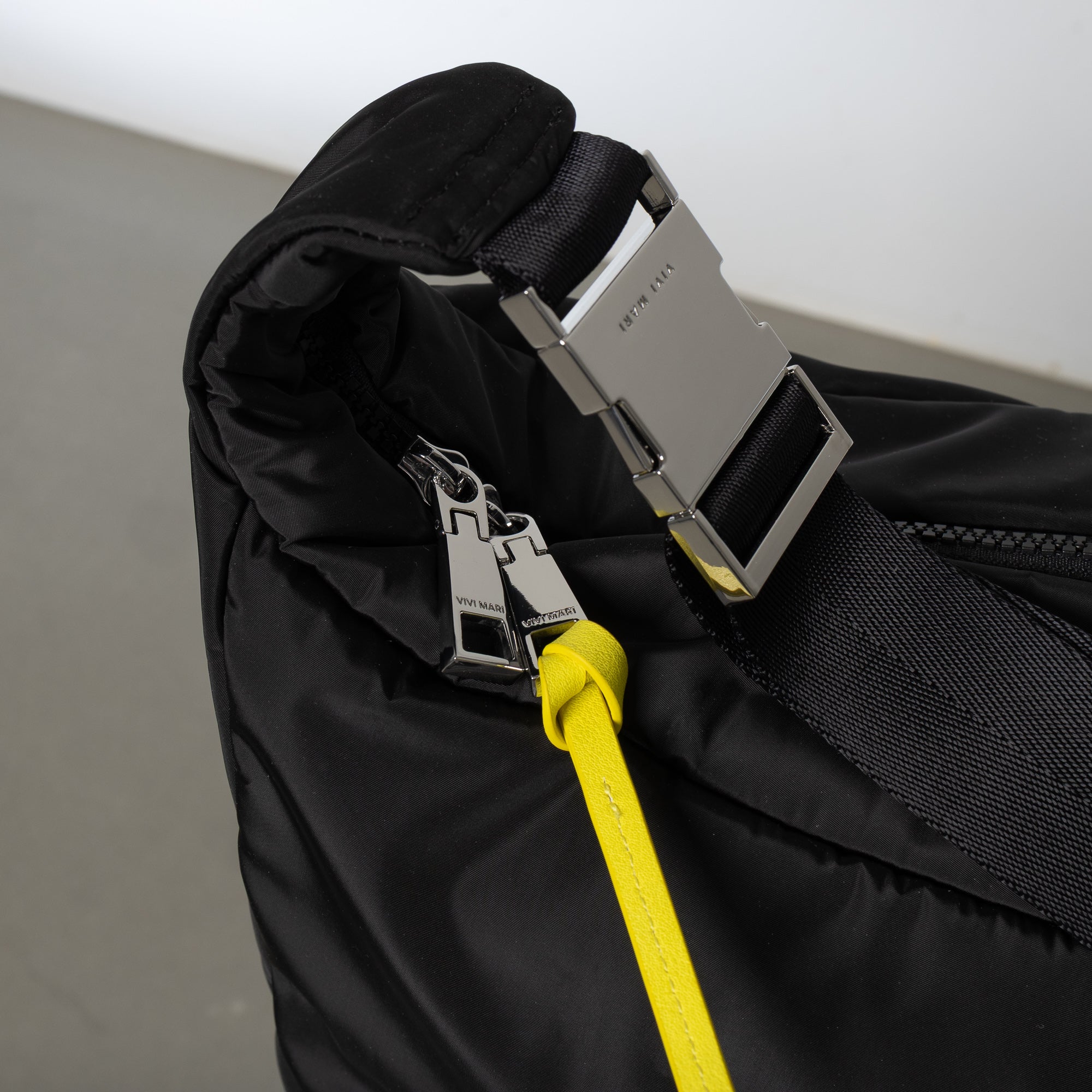 Padded Hip Bag oversized - black - VIVI MARI