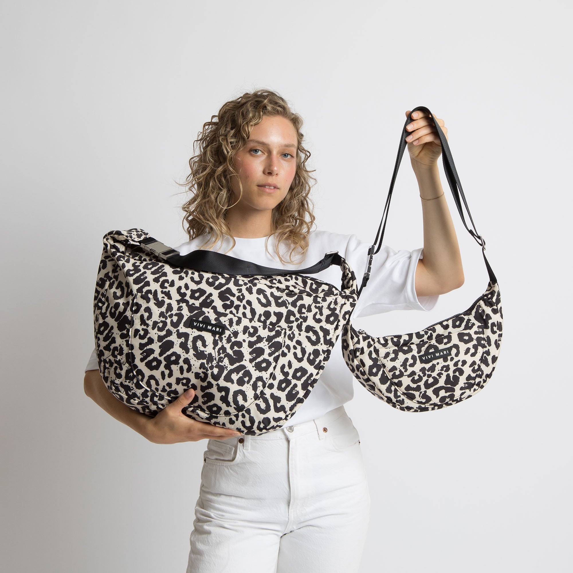 Padded Hip Bag oversized - leo splashes black/sand - VIVI MARI