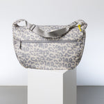 Padded Hip Bag oversized - leo splashes grey/sand - VIVI MARI