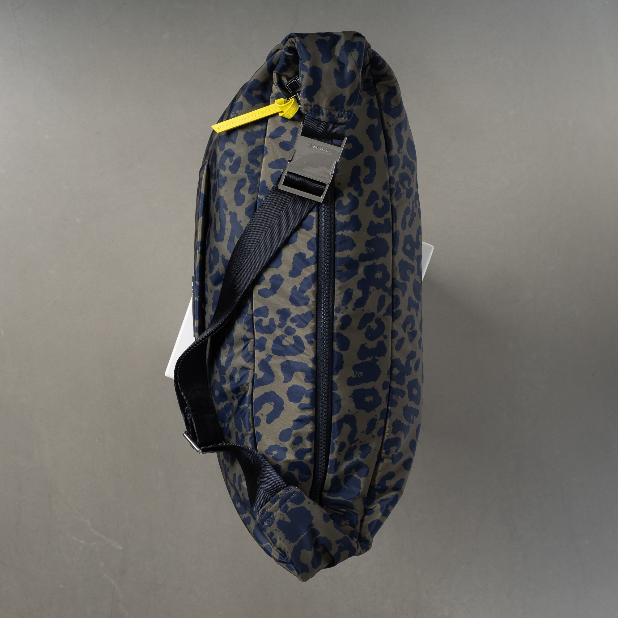 Padded Hip Bag oversized - leo splashes navy/olive - VIVI MARI