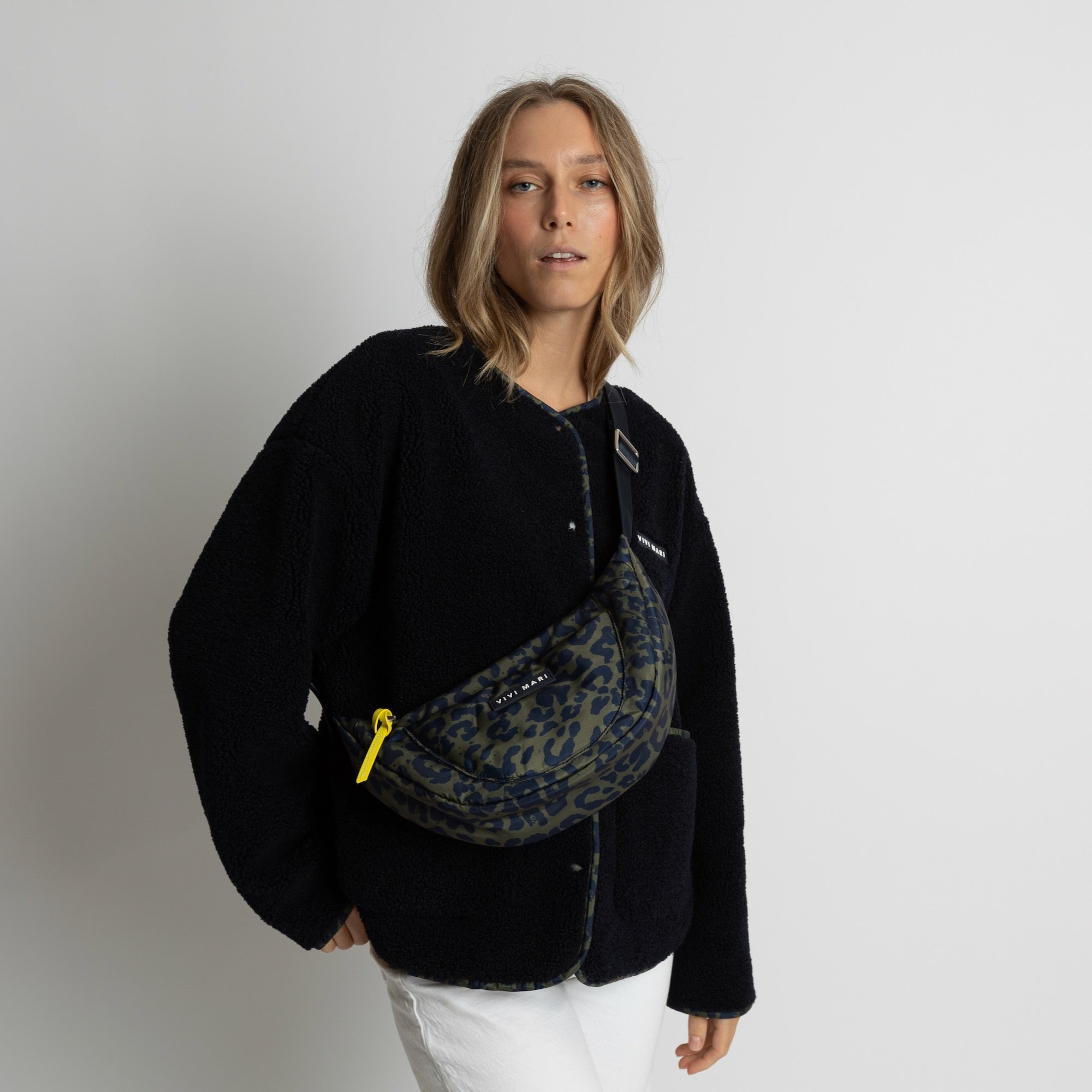 Padded Hip Bag oversized - leo splashes navy/olive - VIVI MARI