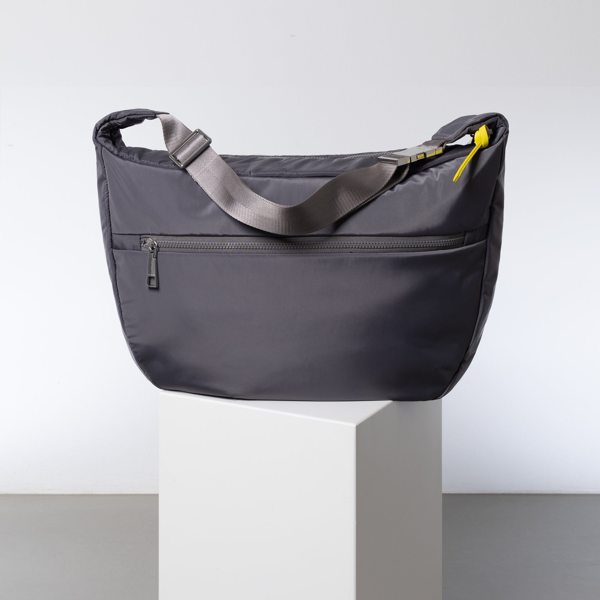 Padded Hip Bag oversized - taupe - VIVI MARI