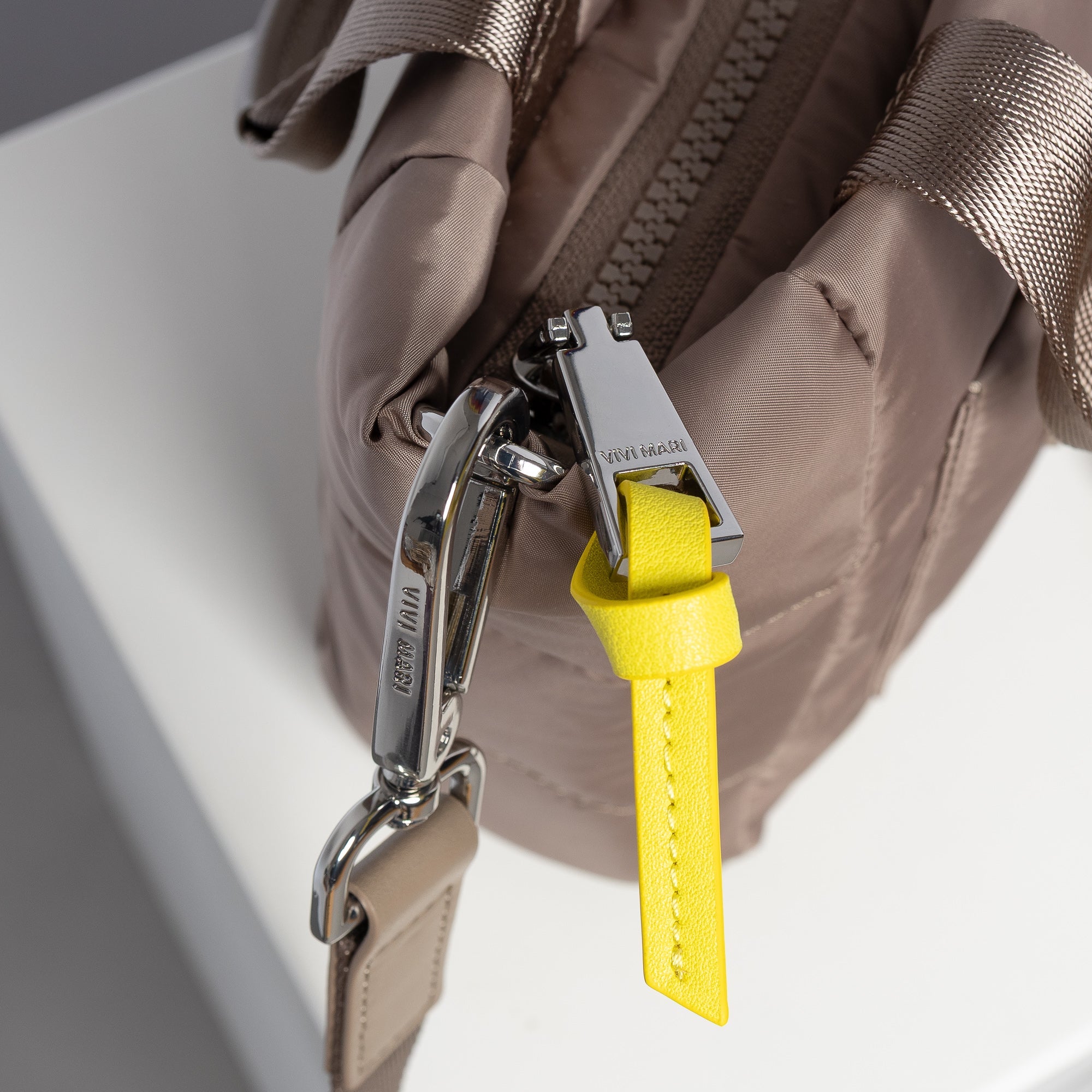 padded tote bag mini + strap basic woven slim - dark mushroom - VIVI MARI