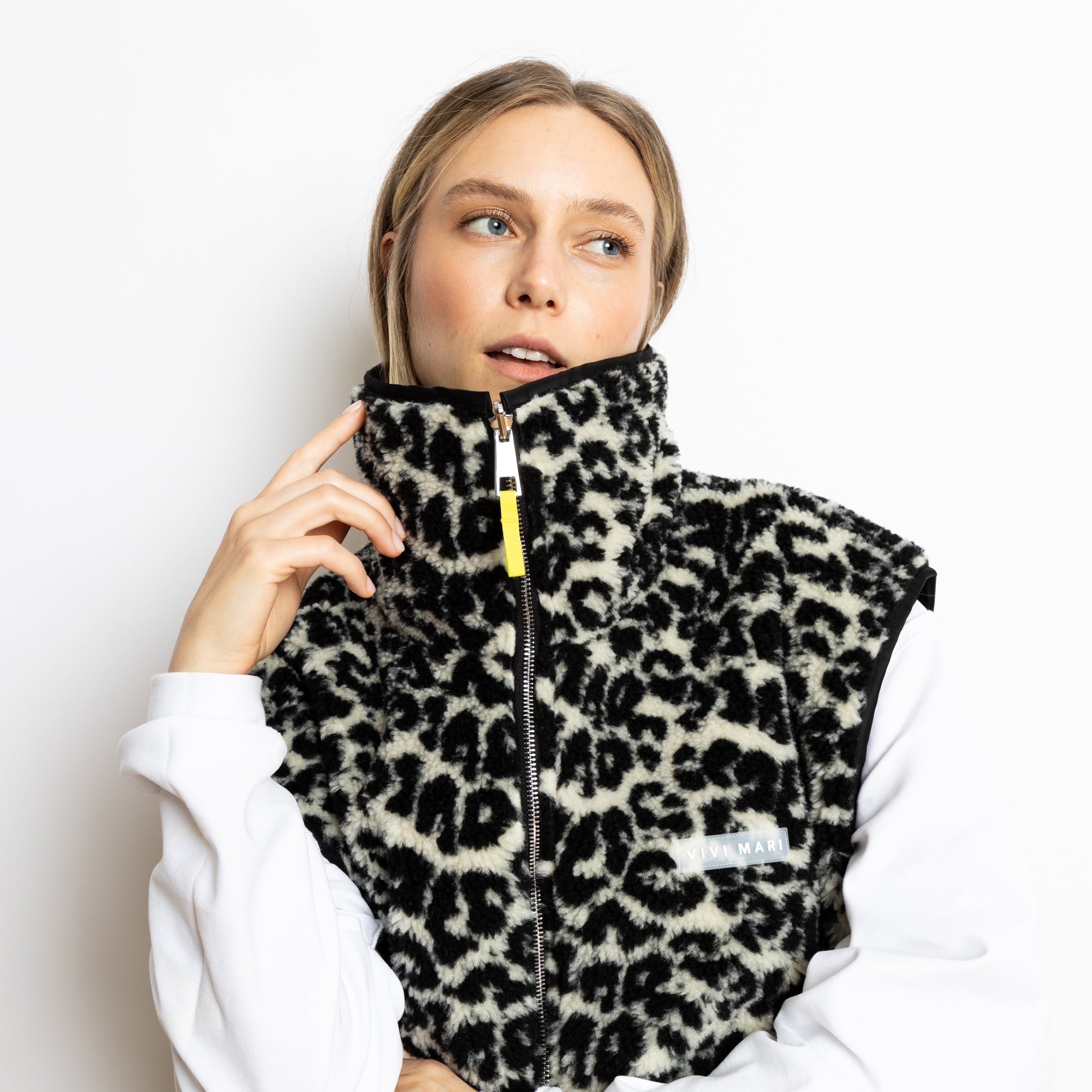 Reversible Bomber Vest - black/leo black - sand - VIVI MARI