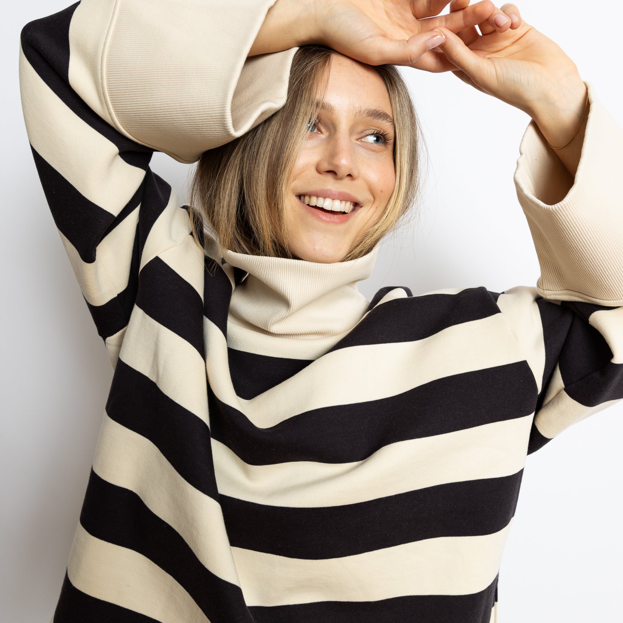 Sweatshirt turtle neck - bold stripes black/sand - VIVI MARI