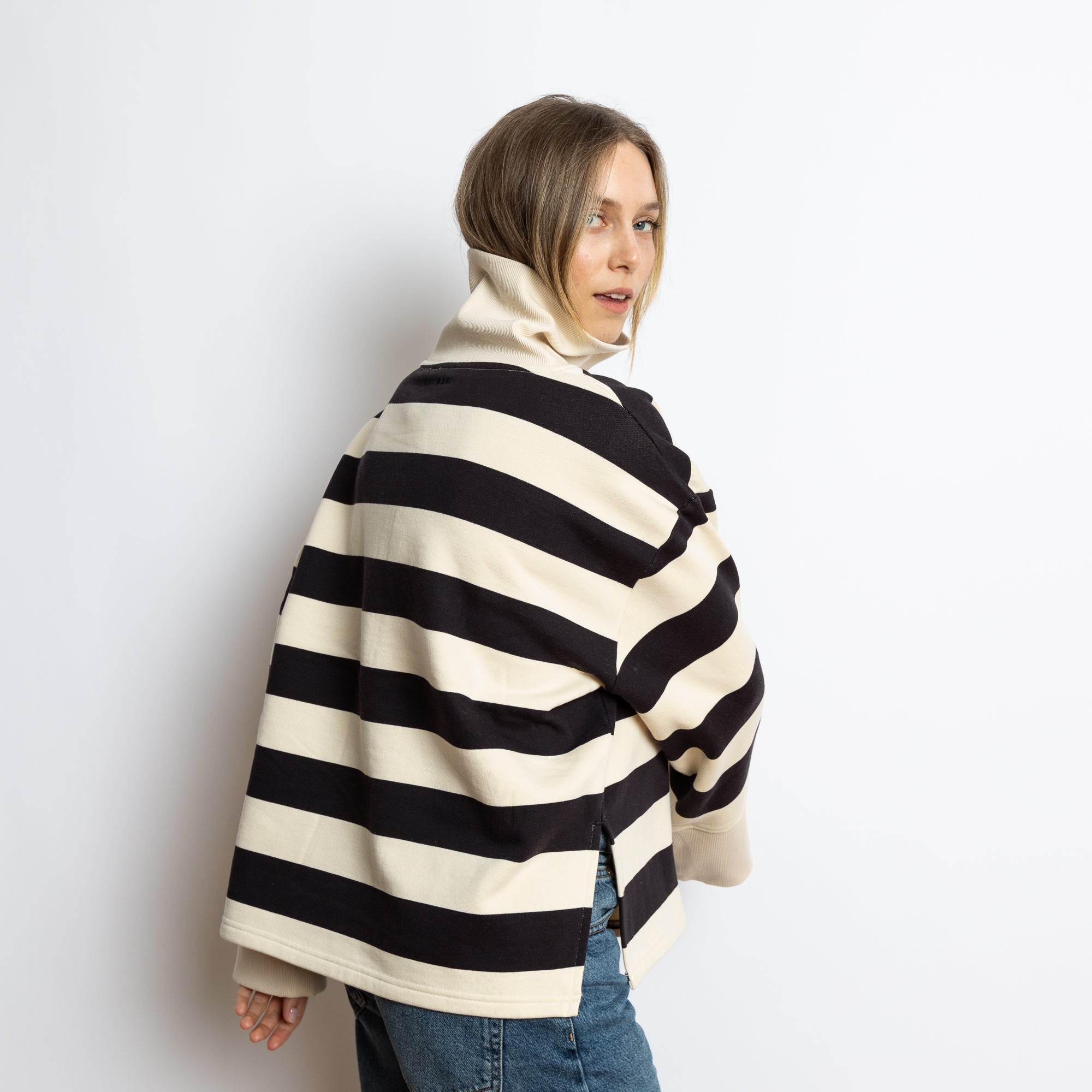 Sweatshirt turtle neck - bold stripes black/sand - VIVI MARI