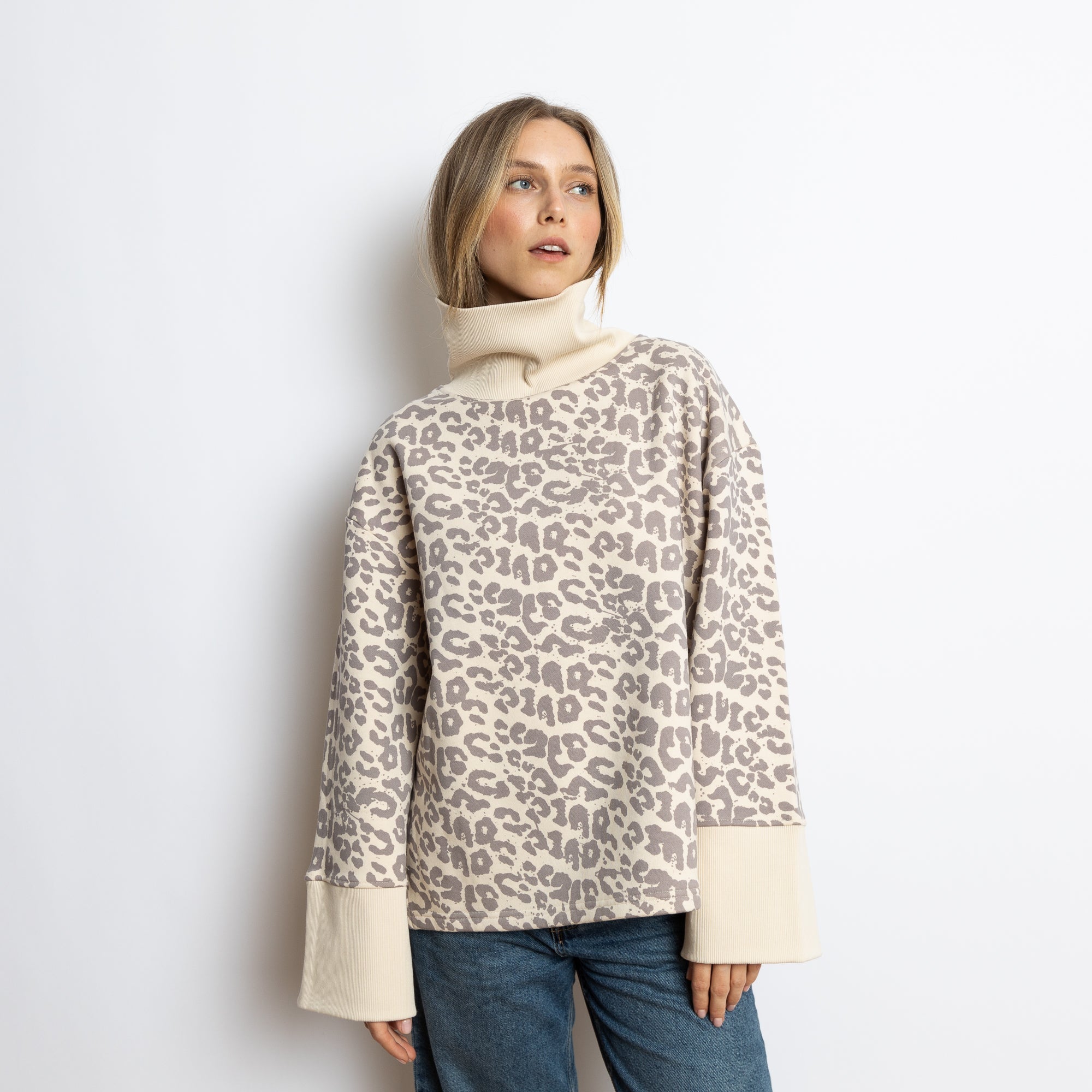 Sweatshirt turtle neck - leo splashes grey/sand - VIVI MARI