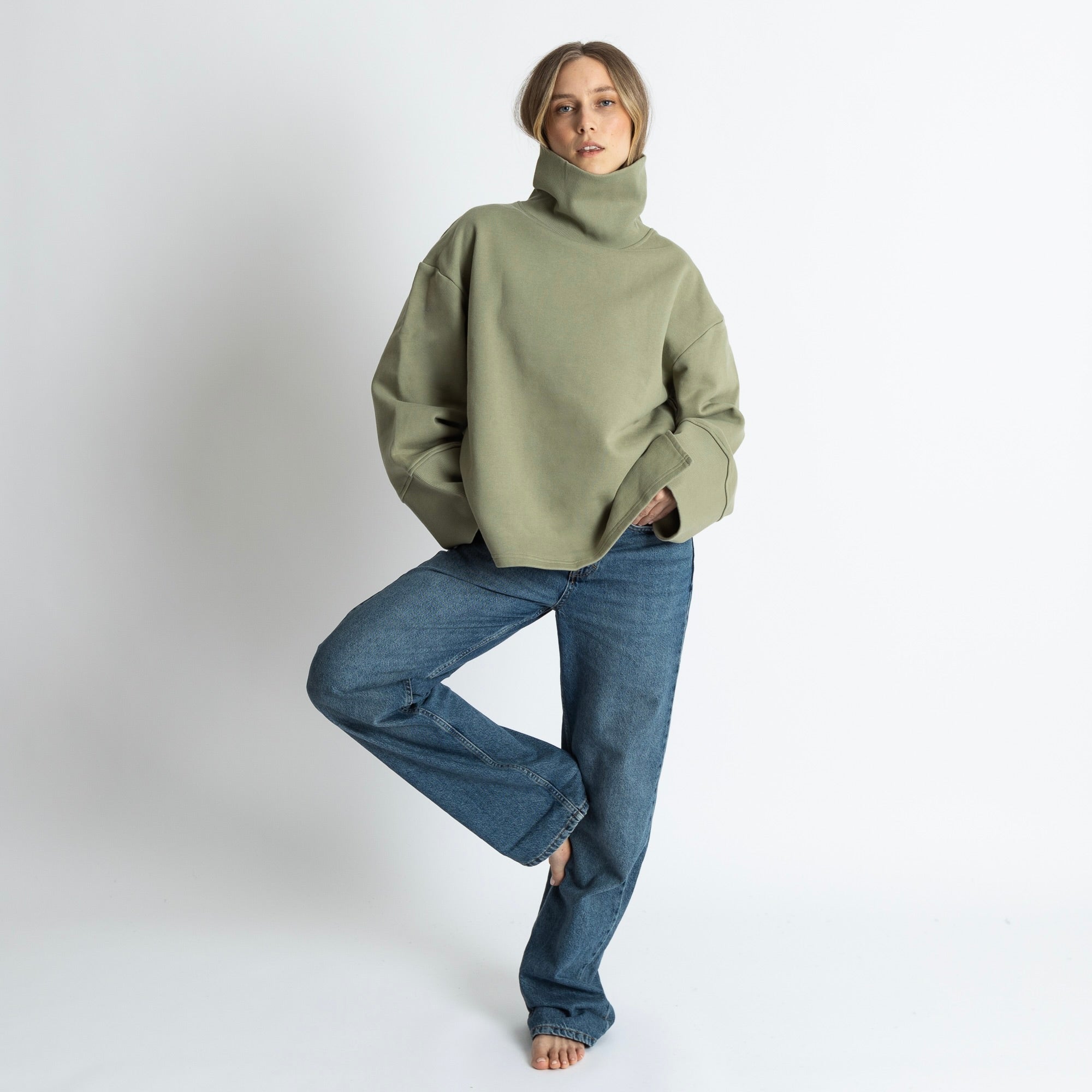 Sweatshirt turtle neck - solid pale olive - VIVI MARI