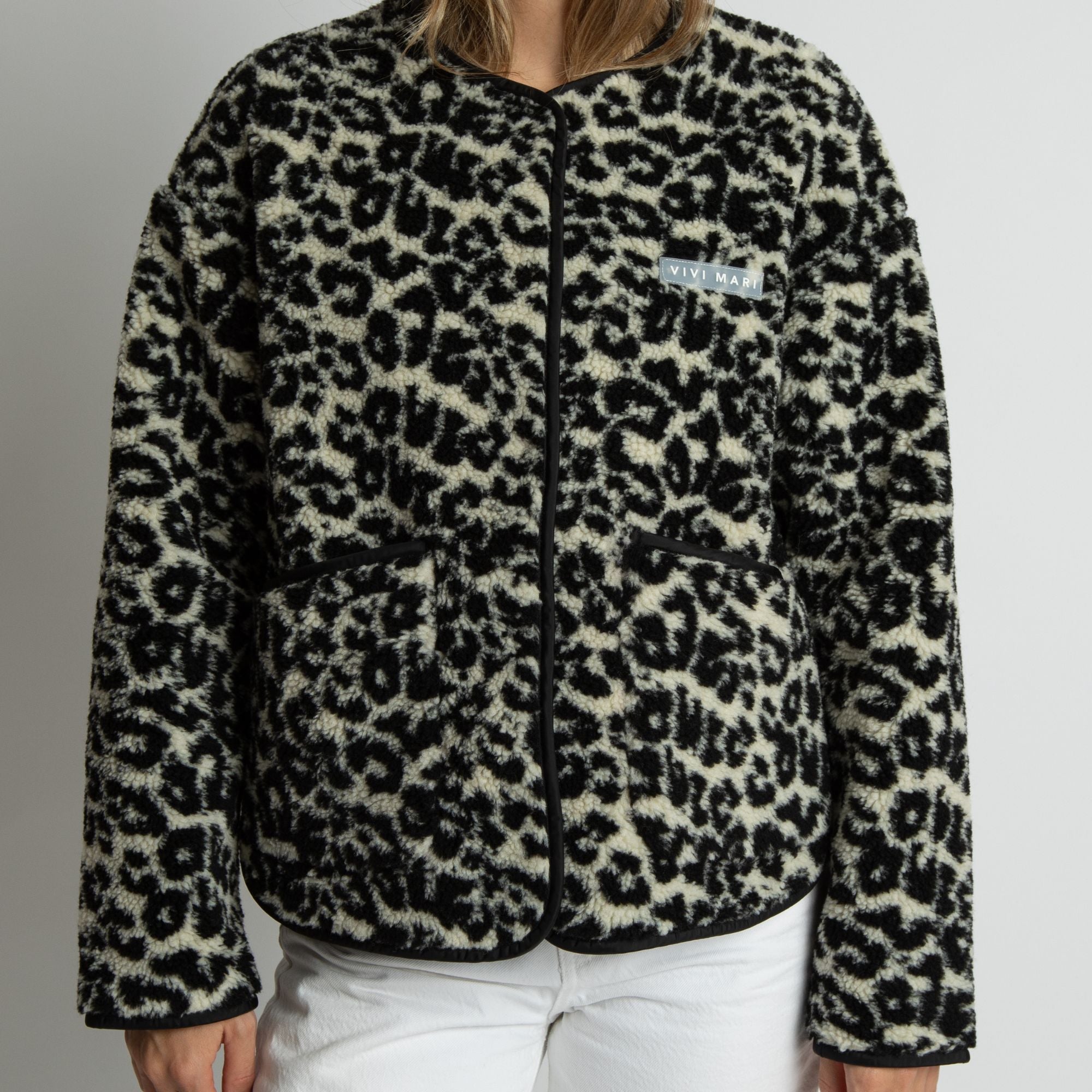 Teddy Fleece Jacket - leo splashes black/sand - VIVI MARI
