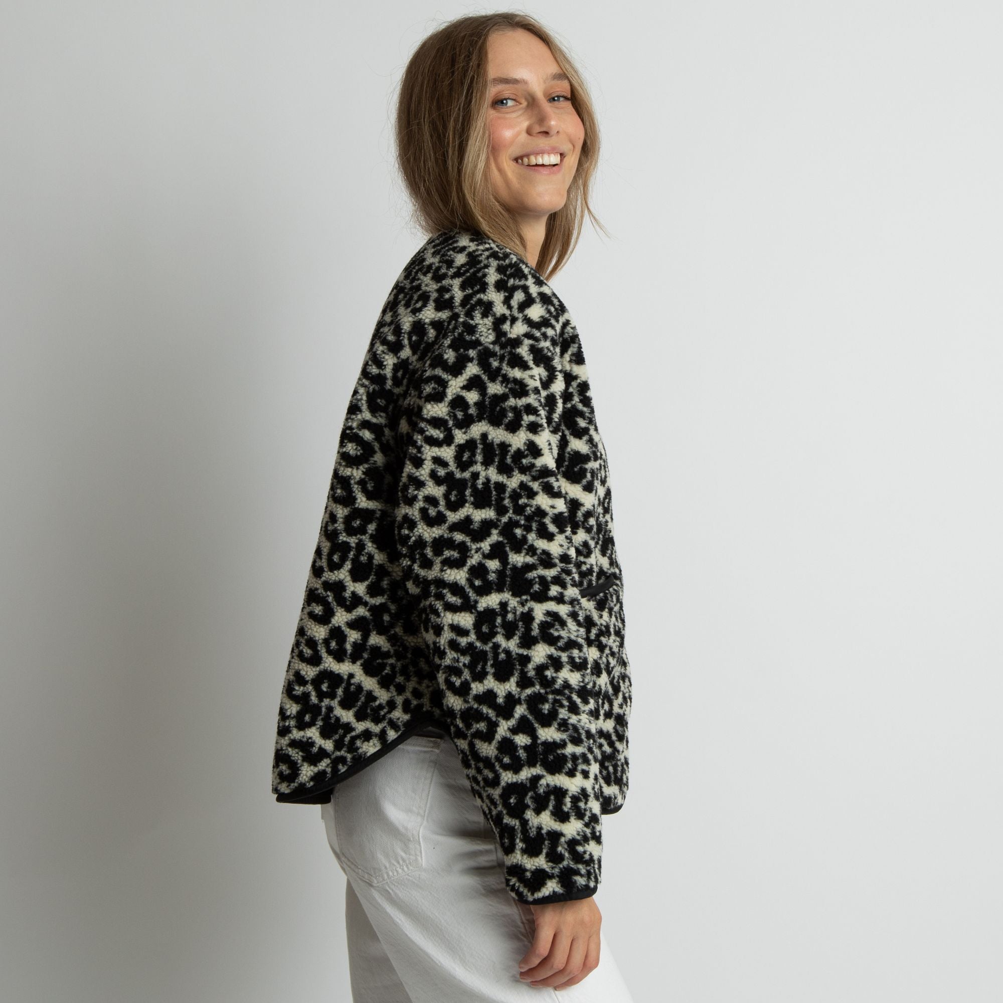 Teddy Fleece Jacket - leo splashes black/sand - VIVI MARI