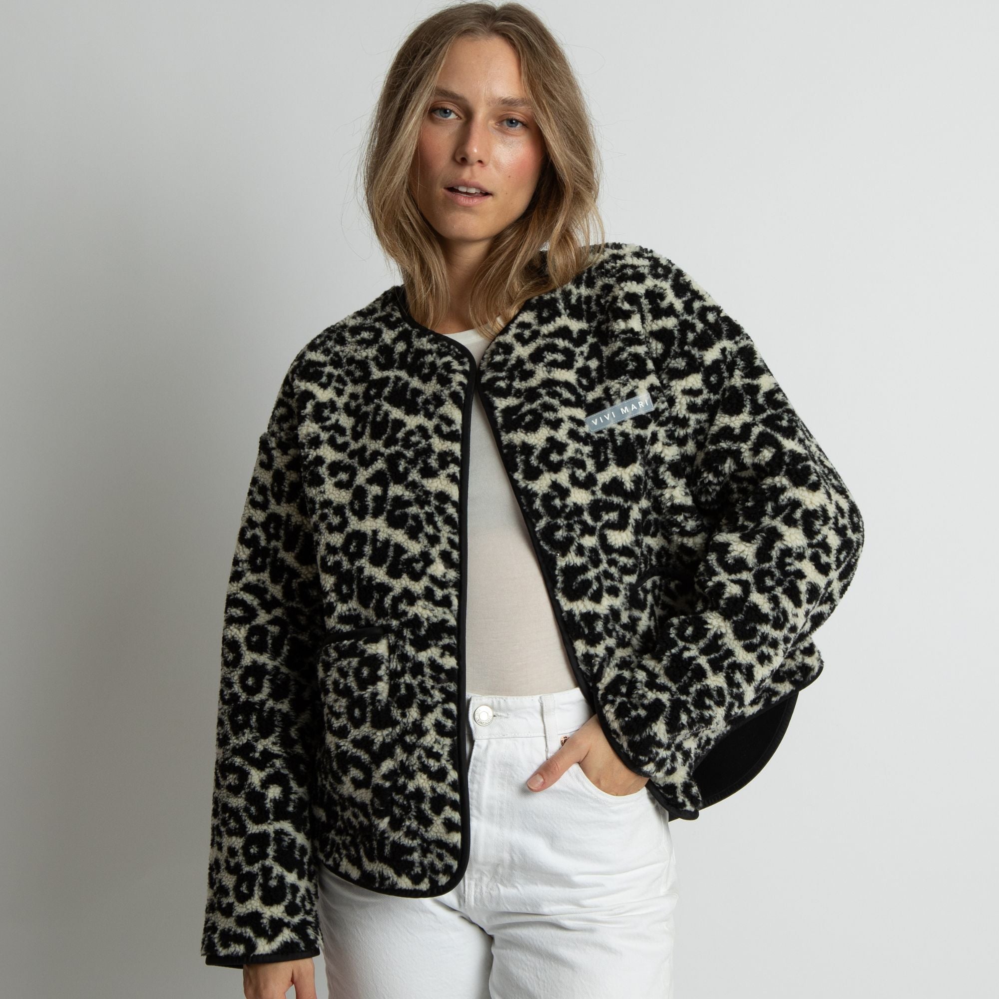 Teddy Fleece Jacket - leo splashes black/sand - VIVI MARI