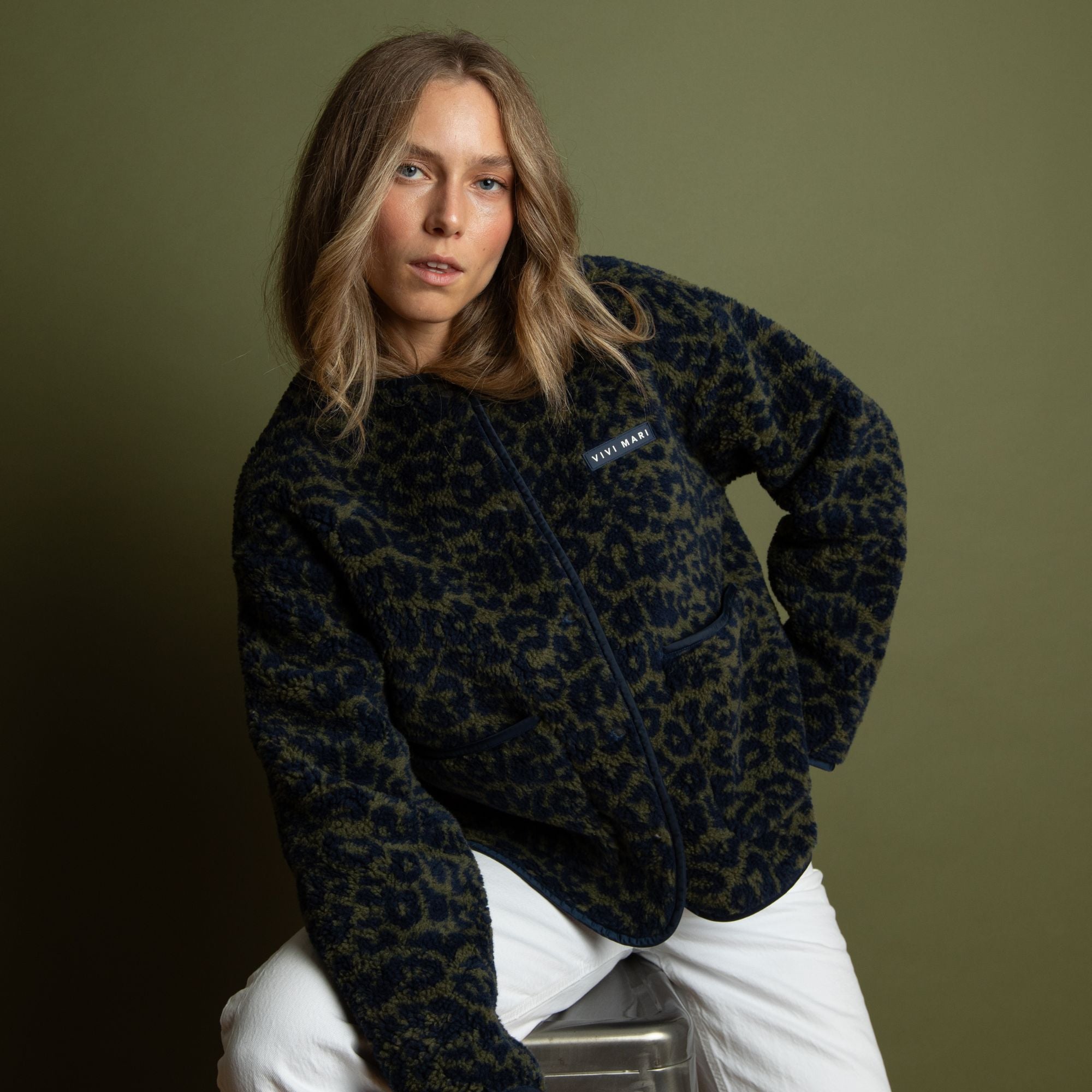 Teddy Fleece Jacket - leo splashes navy/olive - VIVI MARI