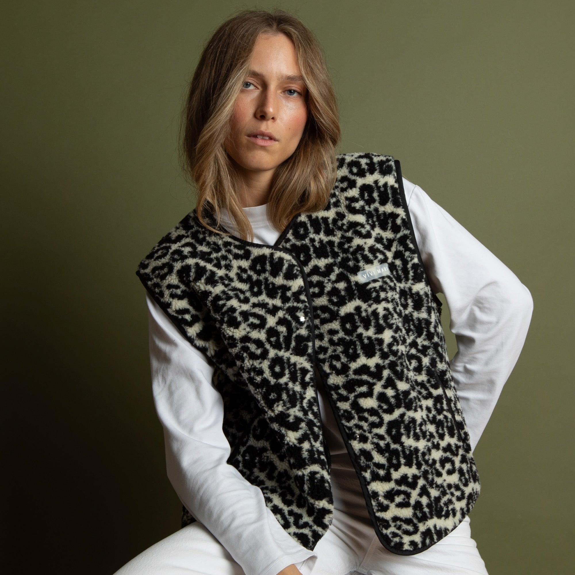 Teddy Fleece Vest - leo splashes black/sand - VIVI MARI