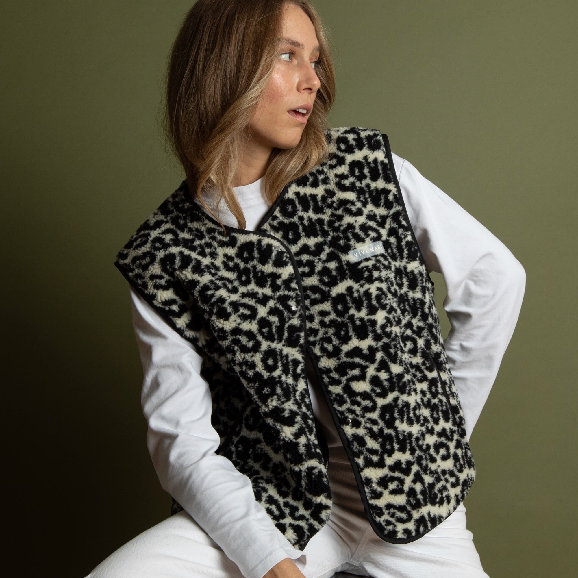 Teddy Fleece Vest - leo splashes black/sand - VIVI MARI