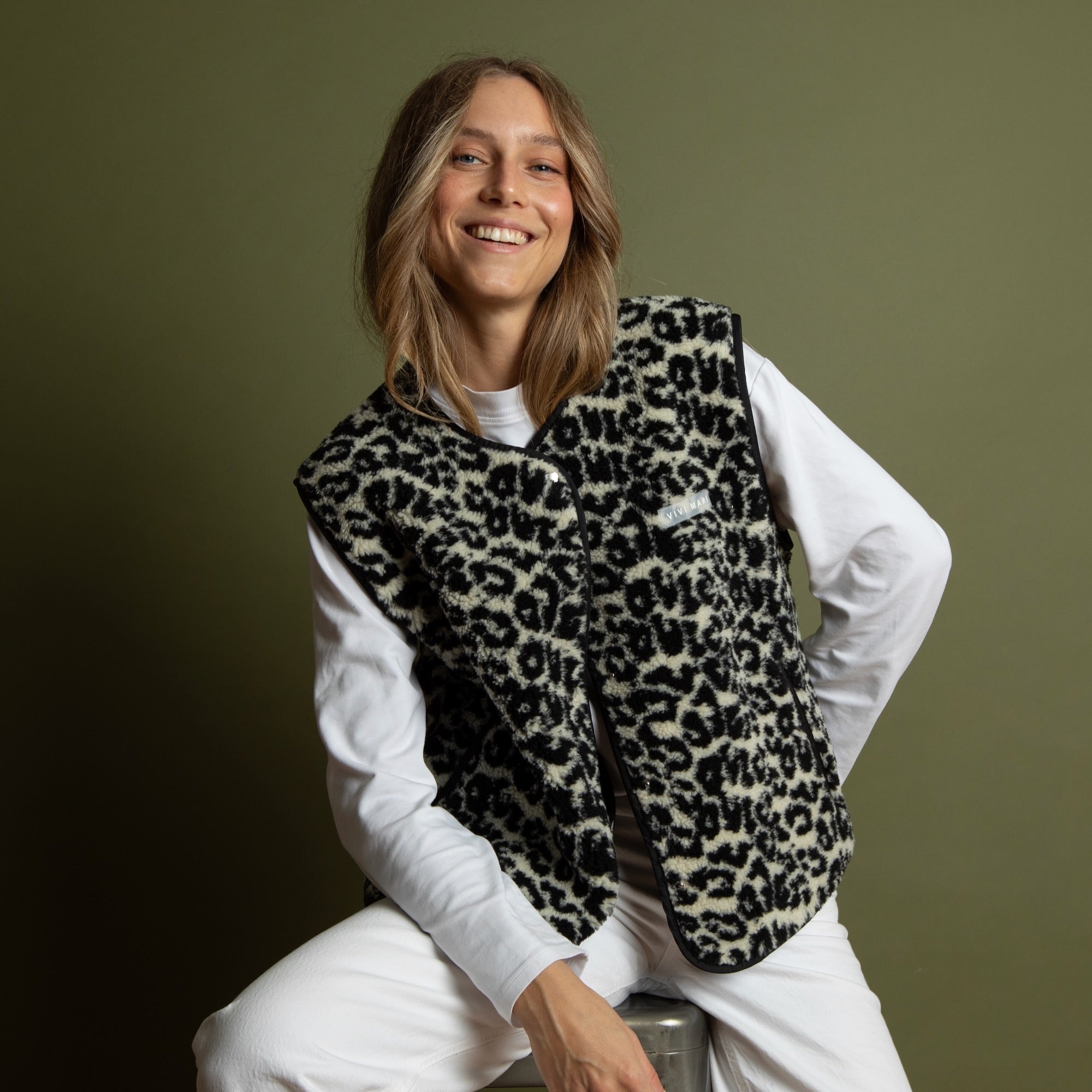 Teddy Fleece Vest - leo splashes black/sand - VIVI MARI