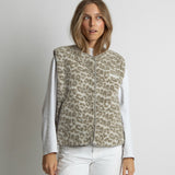 Teddy Fleece Vest - leo splashes stone/sand - VIVI MARI