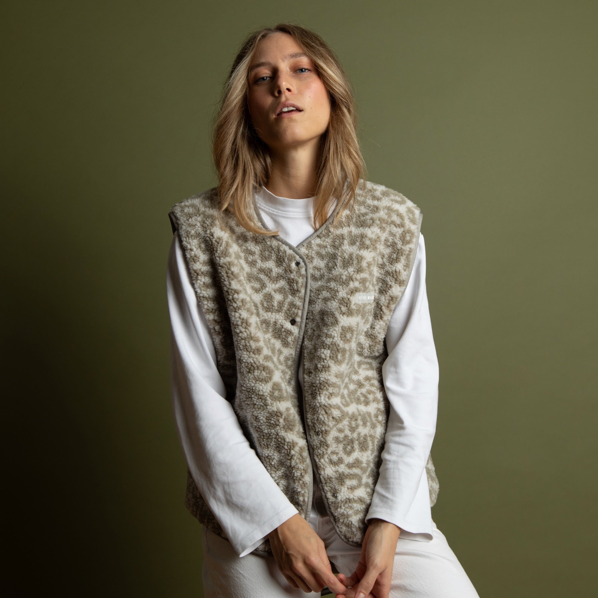 Teddy Fleece Vest - leo splashes stone/sand - VIVI MARI