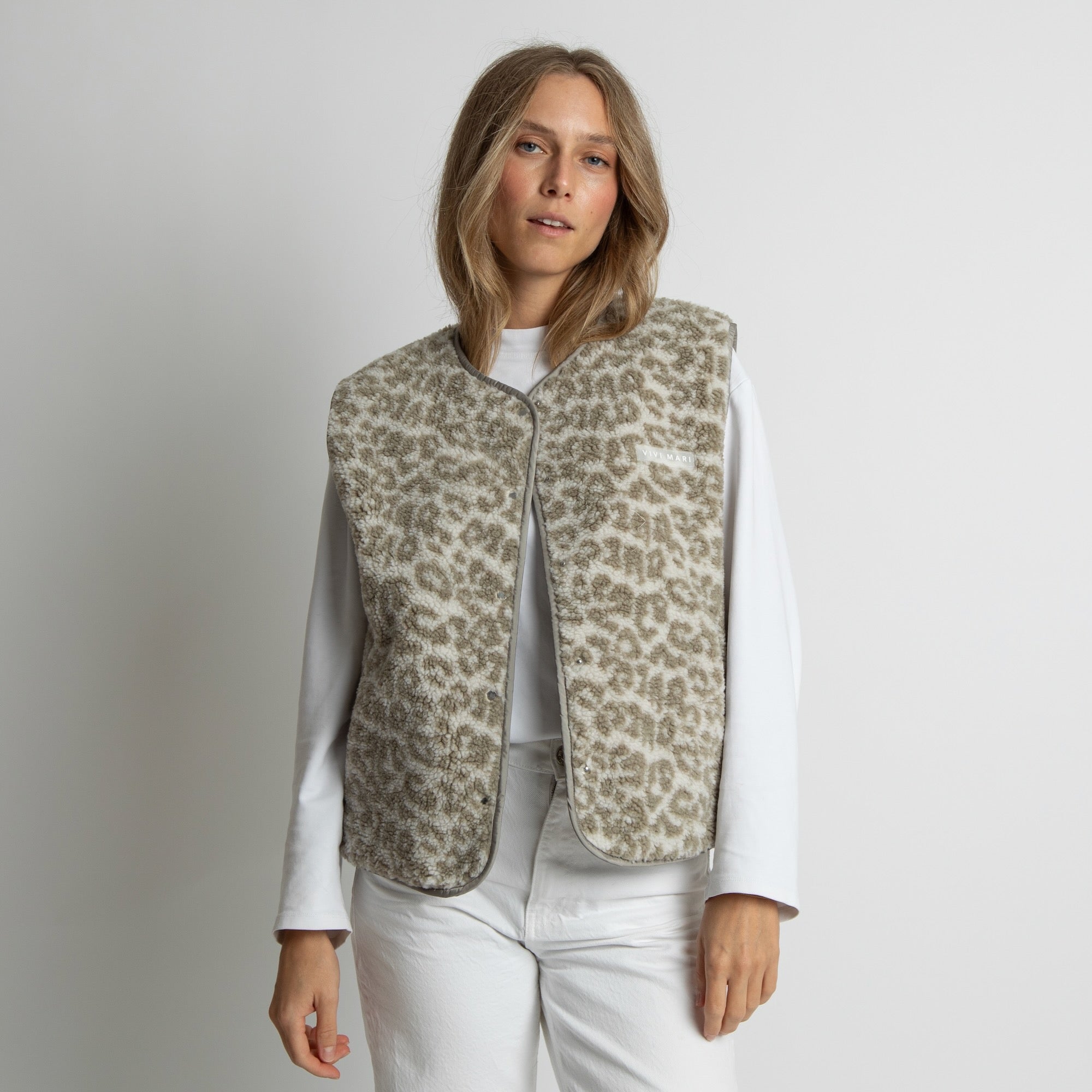 Teddy Fleece Vest - leo splashes stone/sand - VIVI MARI