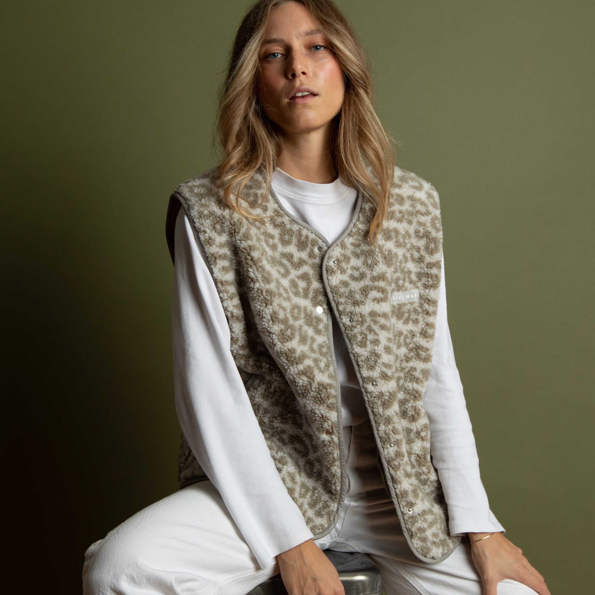 Teddy Fleece Vest - leo splashes stone/sand - VIVI MARI