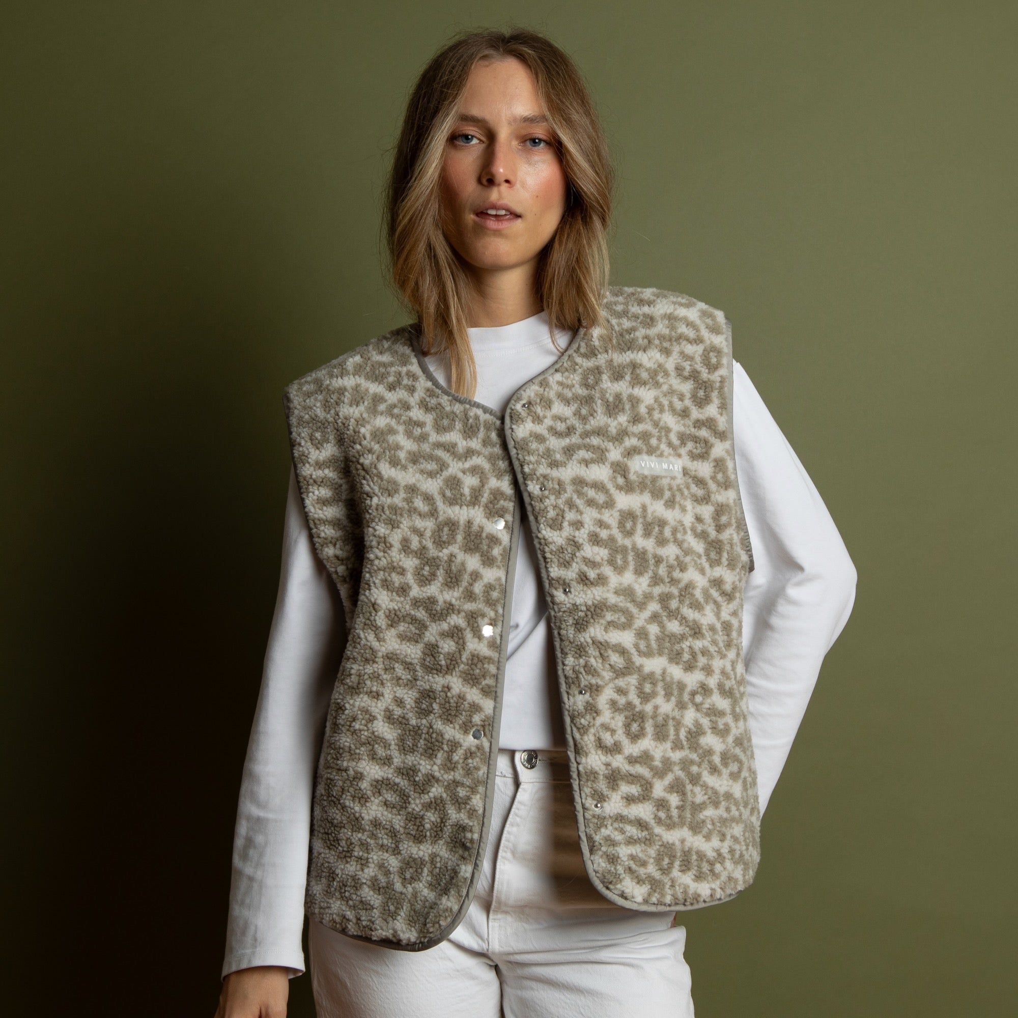 Teddy Fleece Vest - leo splashes stone/sand - VIVI MARI