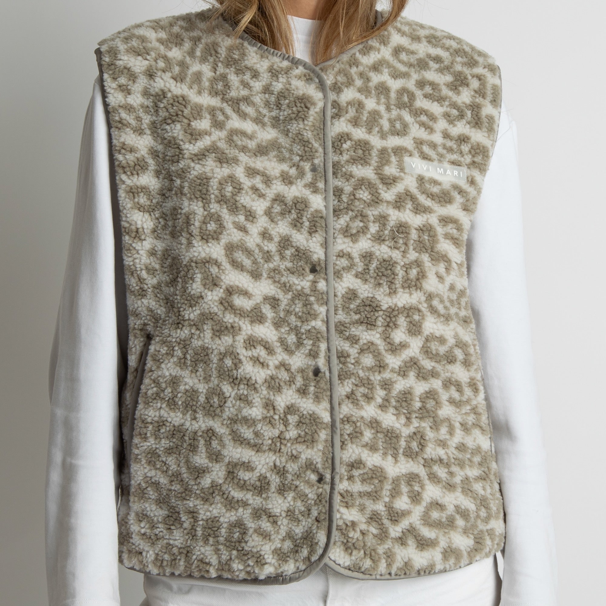 Teddy Fleece Vest - leo splashes stone/sand - VIVI MARI