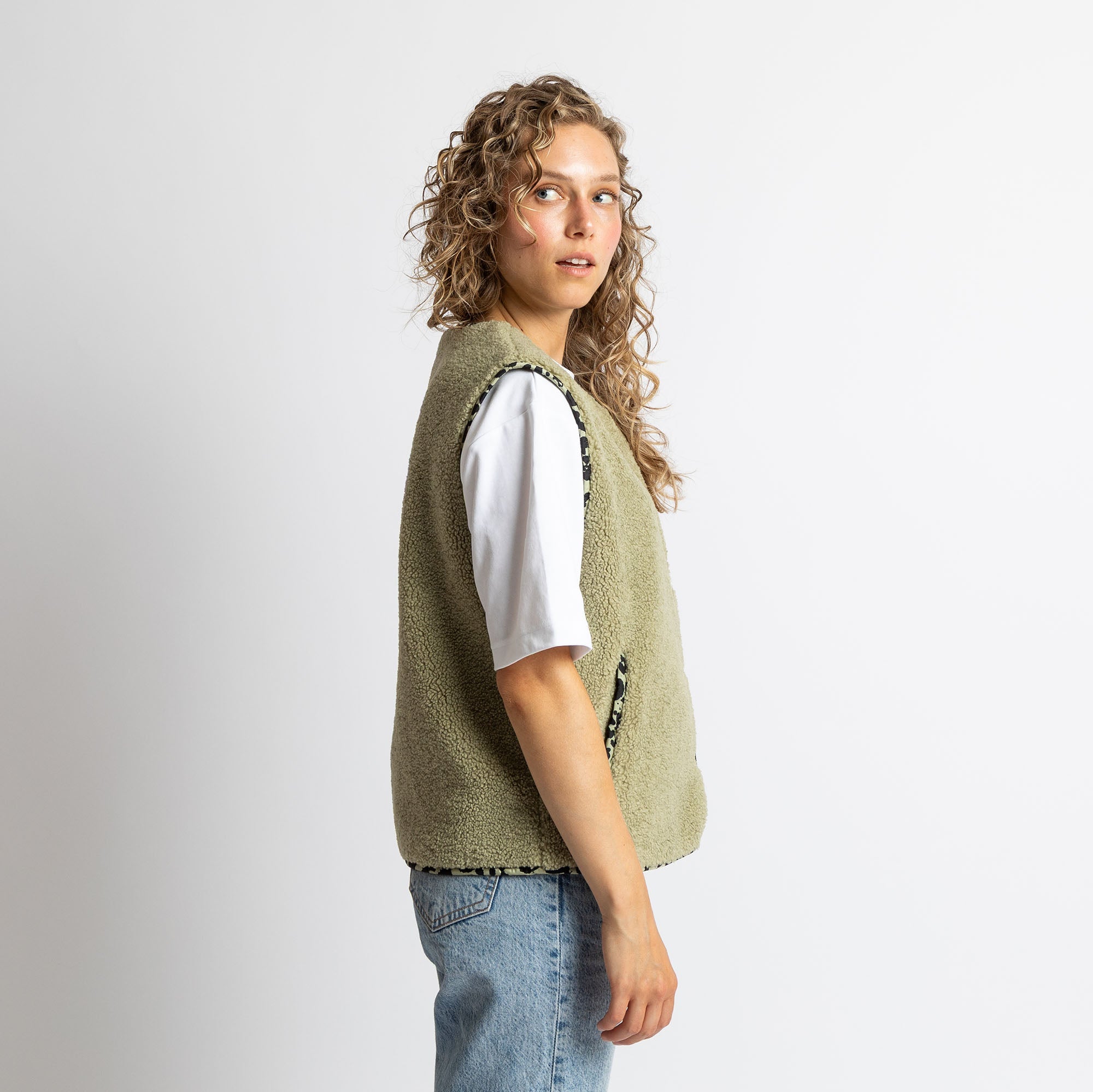 Teddy Fleece Vest - pale olive - VIVI MARI