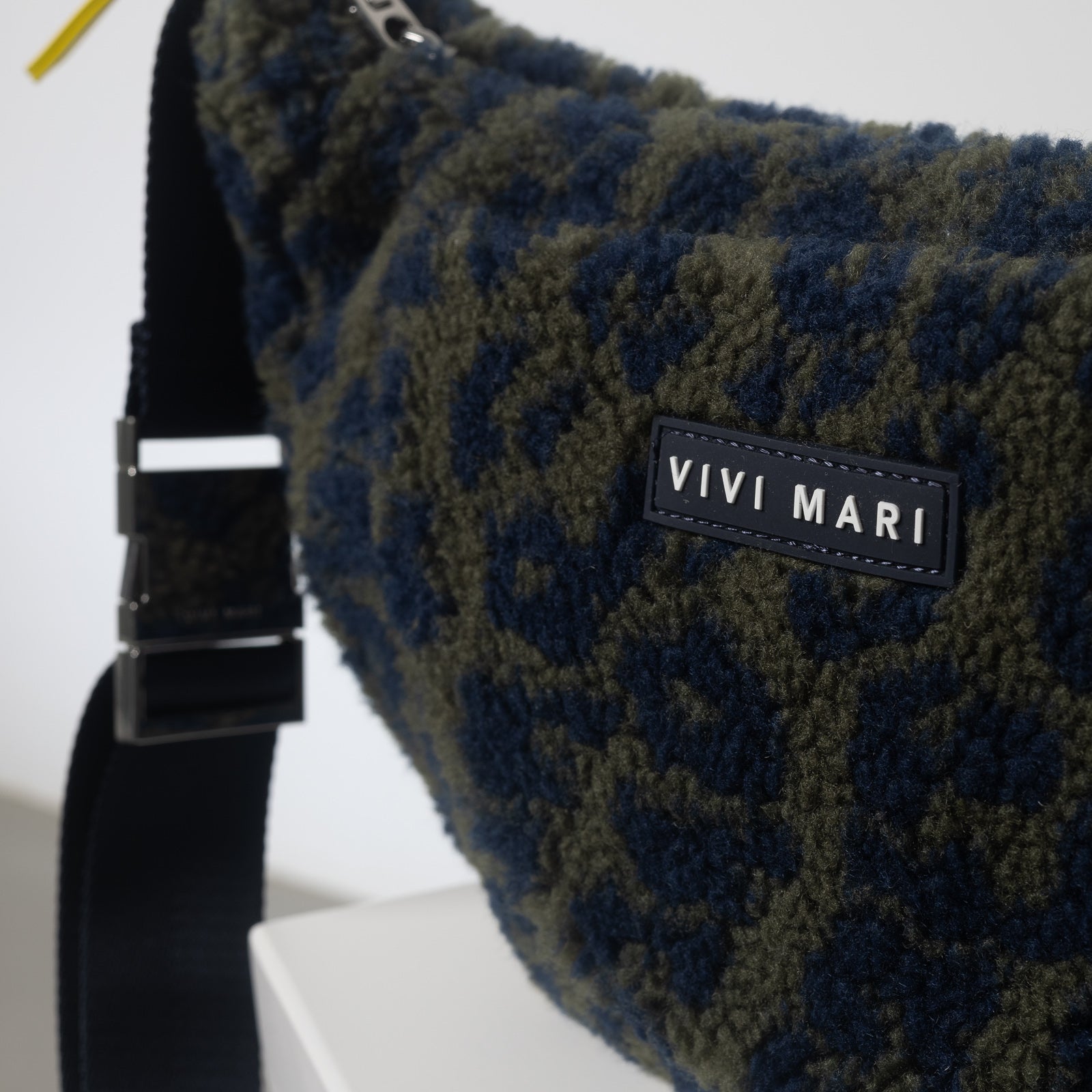 Teddy Hip Bag medium - leo splashes navy/olive - VIVI MARI