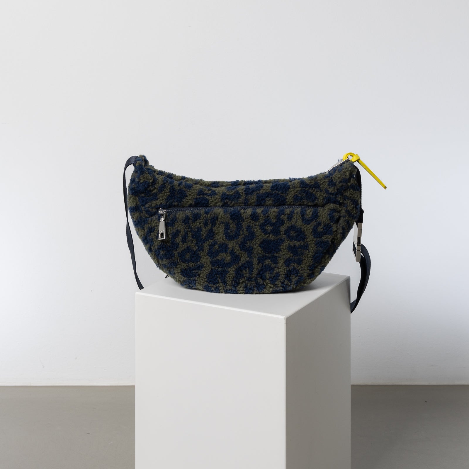 Teddy Hip Bag medium - leo splashes navy/olive - VIVI MARI