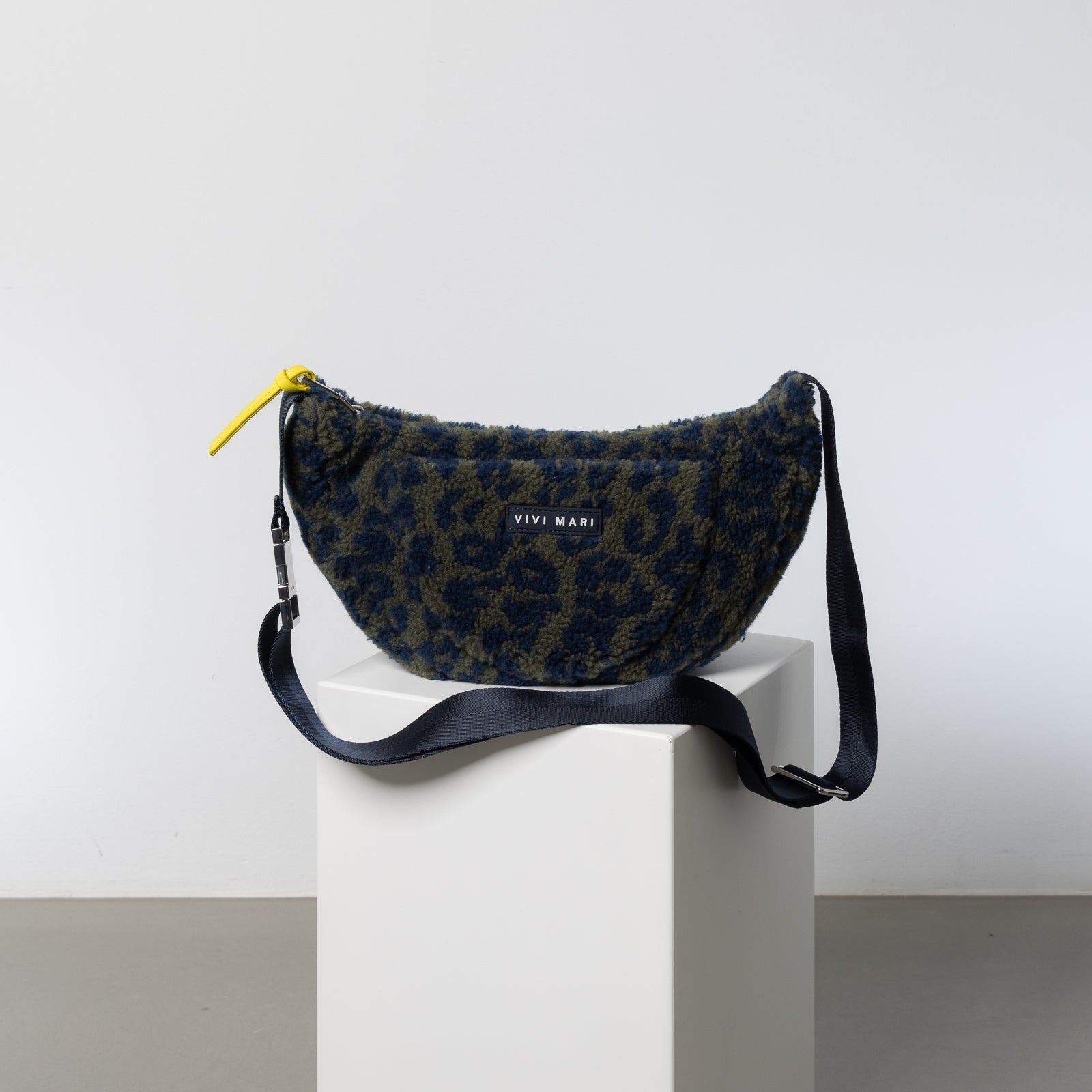 Teddy Hip Bag medium - leo splashes navy/olive - VIVI MARI