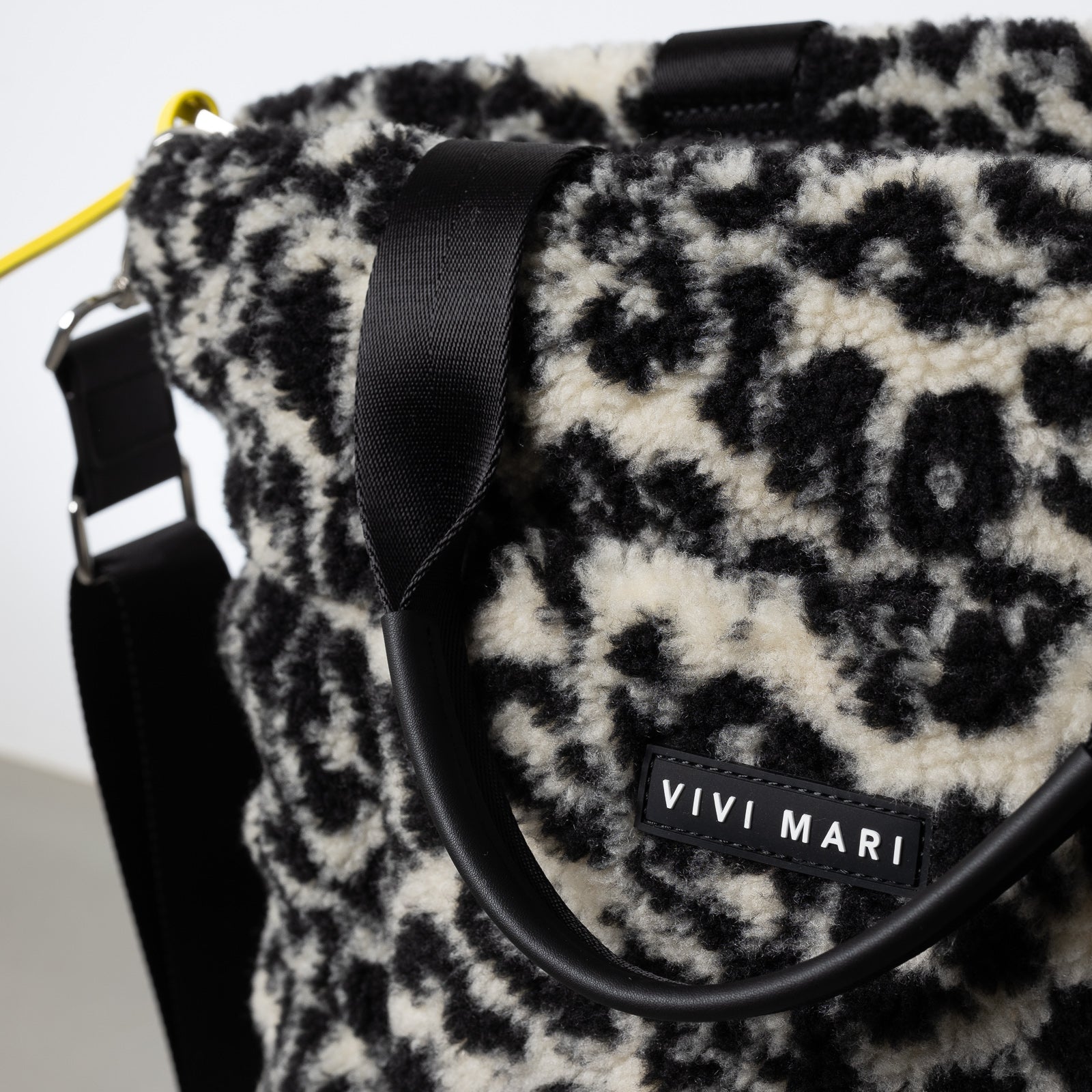 Teddy Tote Bag medium + strap basic woven slim - leo splashes black/sand - VIVI MARI