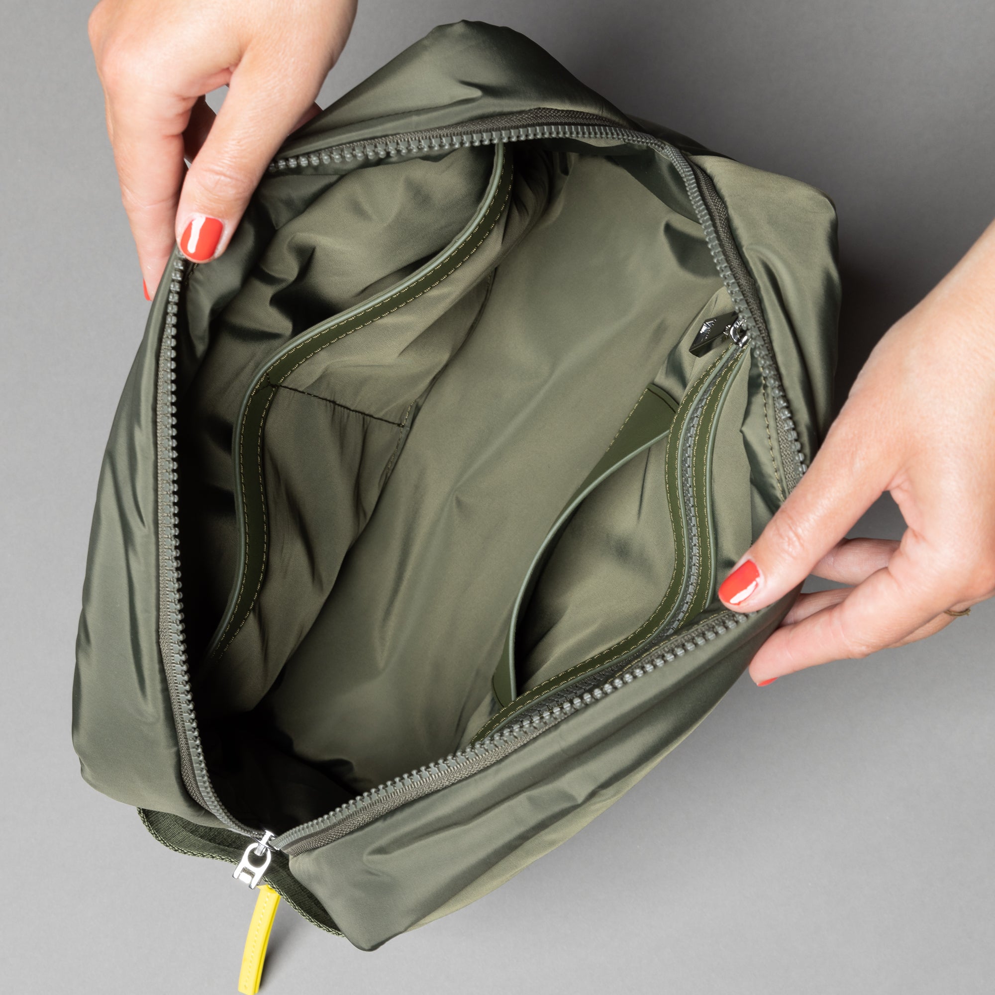 Toiletry Bag large - olive - VIVI MARI