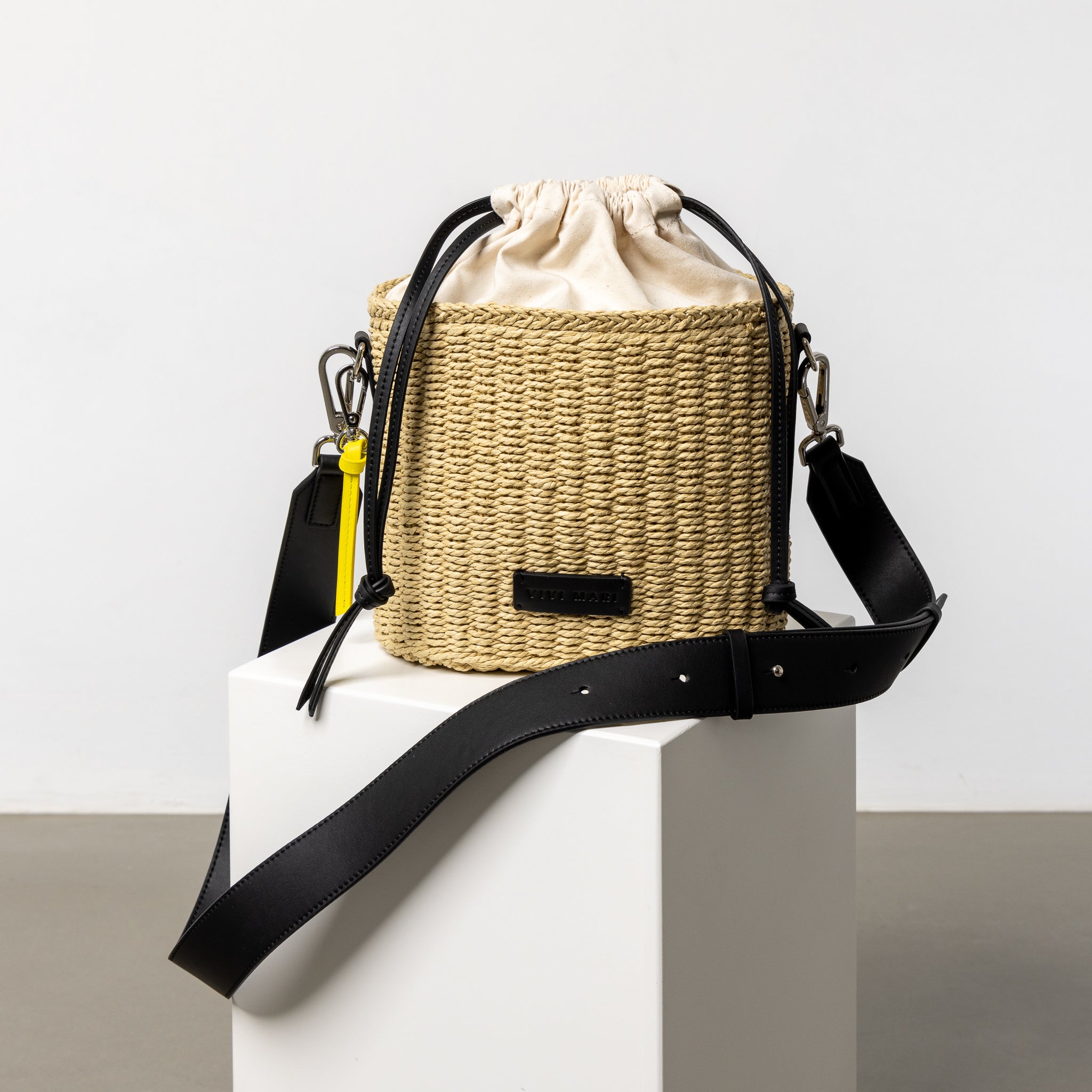 Bucket Bag Straw - black - VIVI MARI