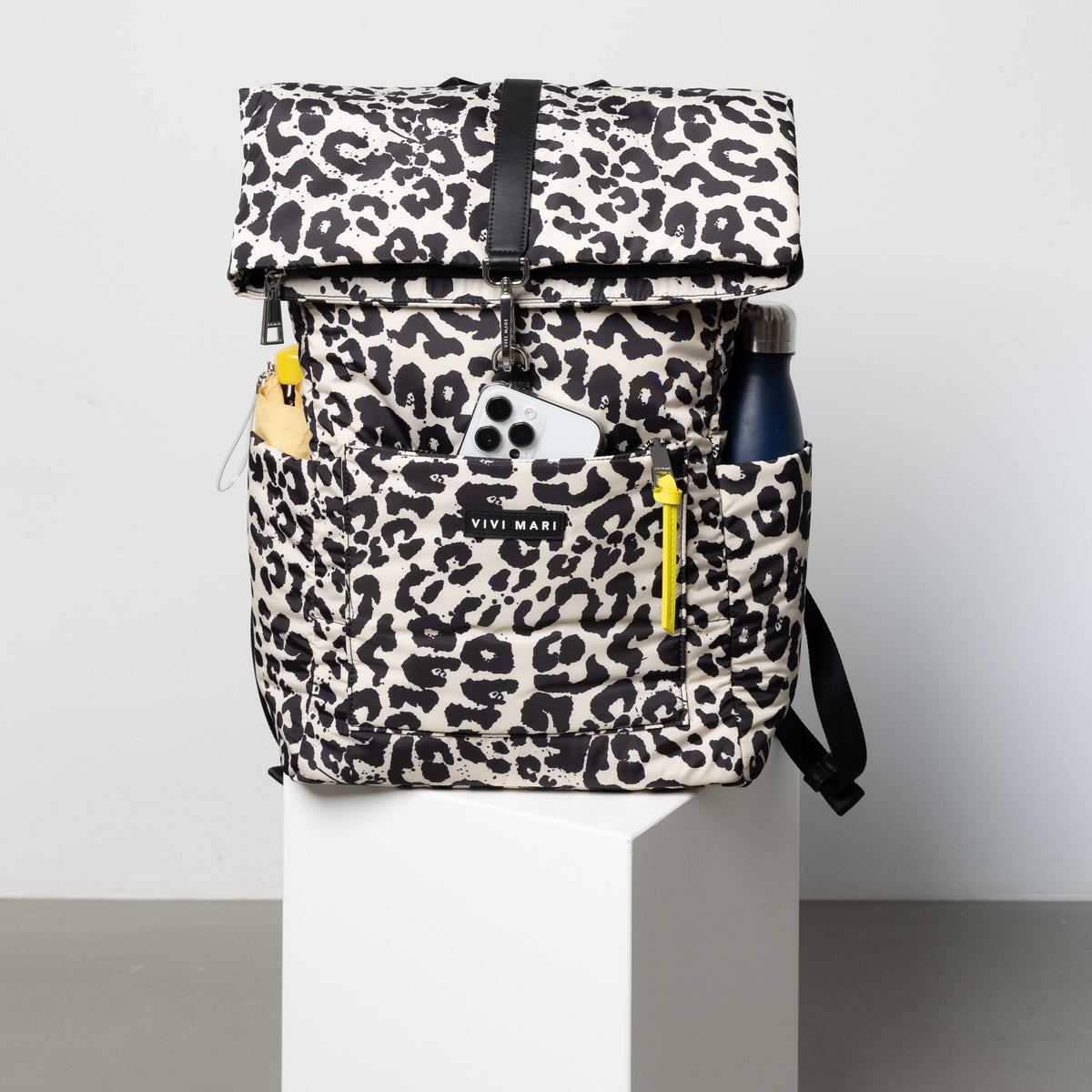 Padded Backpack medium - leo splashes black/sand - VIVI MARI