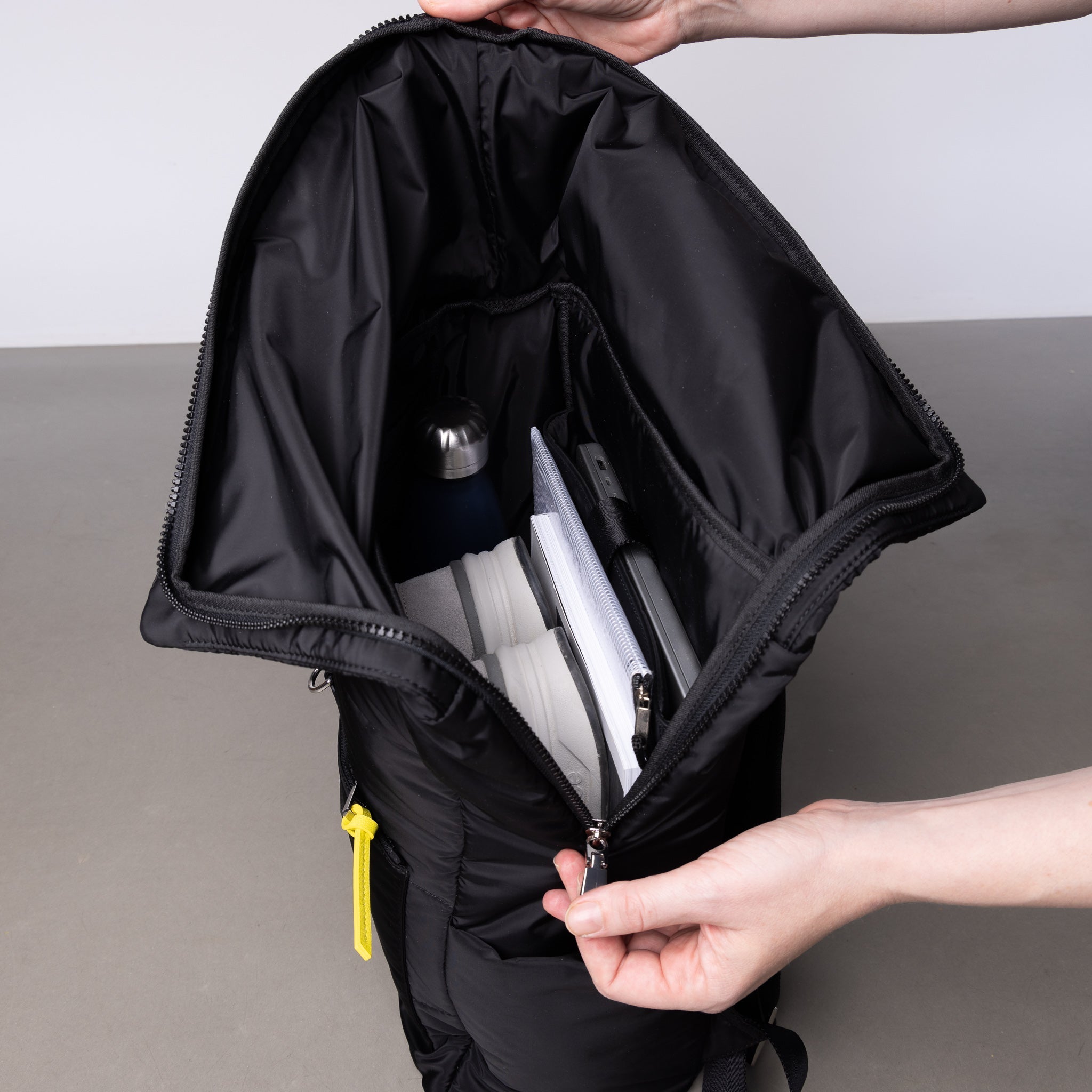 Padded Backpack medium - leo splashes black/sand - VIVI MARI