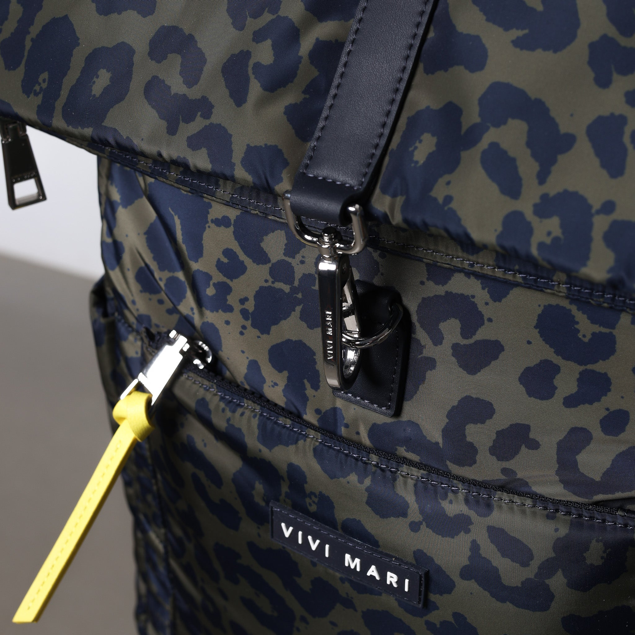 Padded Backpack medium - leo splashes navy/olive - VIVI MARI