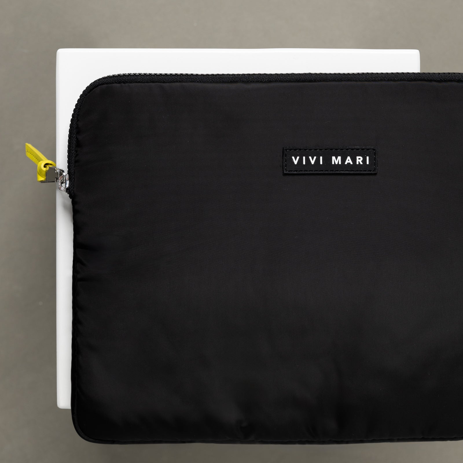 Padded Laptop Sleeve 15"/16" - black - VIVI MARI