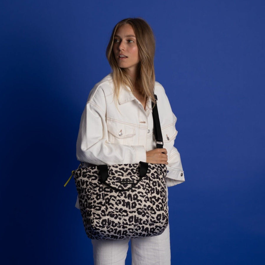 padded tote bag medium + strap basic woven slim - leo splashes black/sand - VIVI MARI